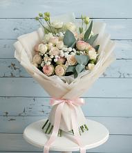 Букет цветов из:  Розы и Лизиантусы в Кипень