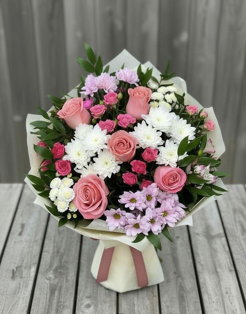 Букет цветов из: Альстромерии, Гвоздики, Розы и Хризантемы в Кипень