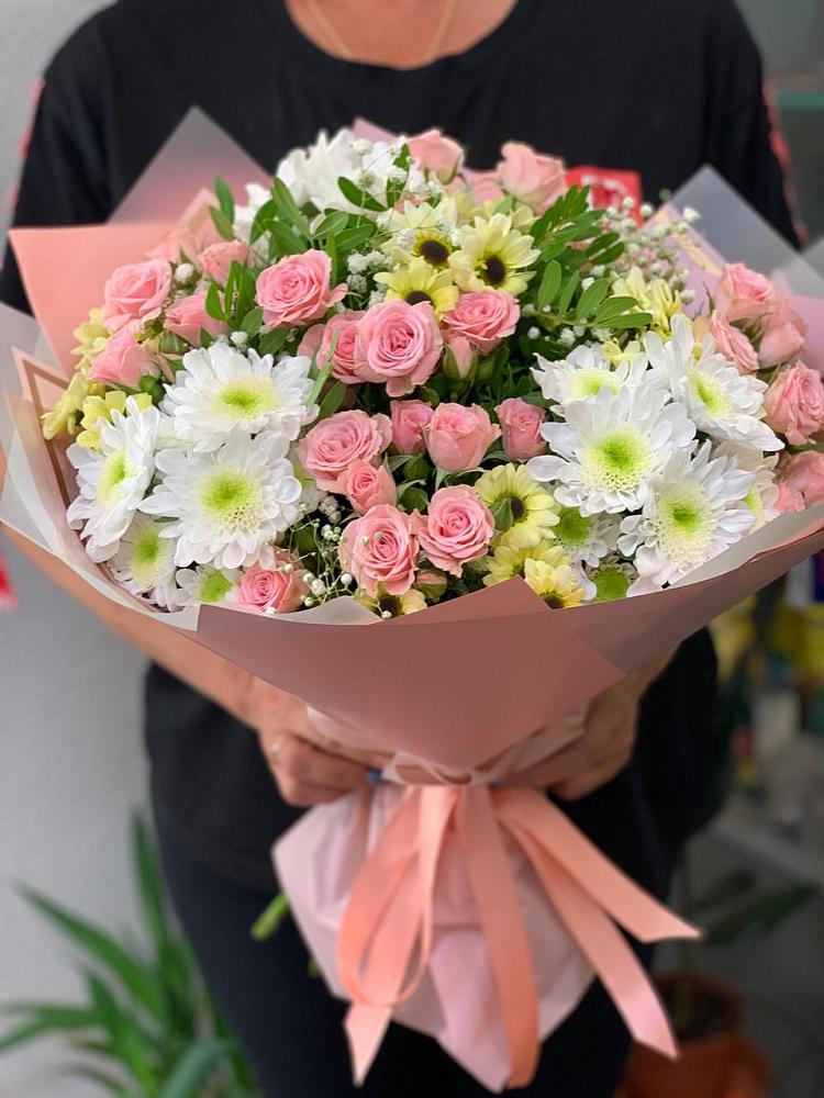 Букет цветов из: Розы и Хризантемы в Кипень