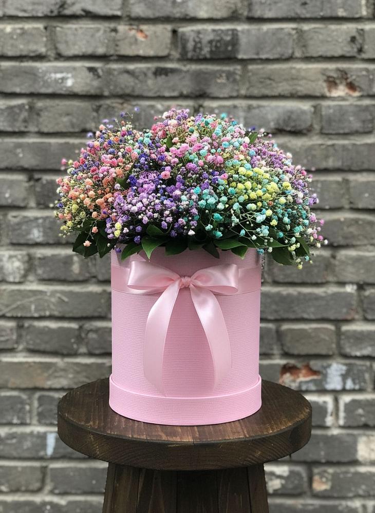Цветочная композиция из Гипсофила и Розы в шляпной коробке в Кипень