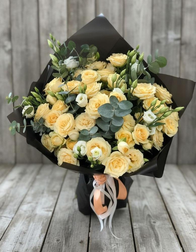 Букет цветов из: Розы и Лизиантусы в Кипень