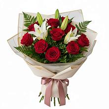 Букет цветов из:  Лилии и Розы в Кипень