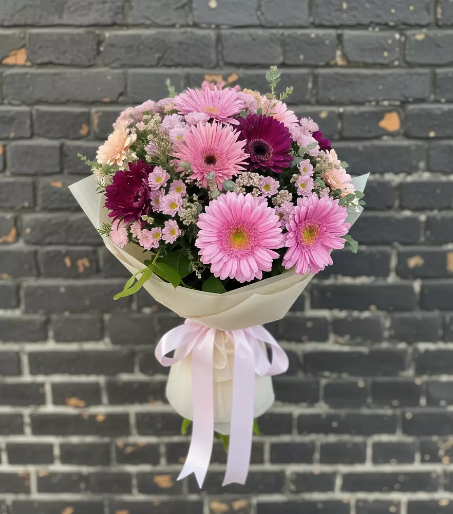 Букет цветов из: Герберы и Хризантемы в Кипень
