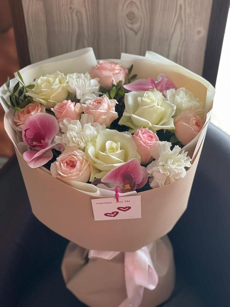 Букет цветов из: Орхидеи, Розы и Гвоздики в Кипень