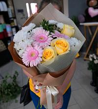 Букет цветов из:  Герберы, Розы и Хризантемы в Кипень