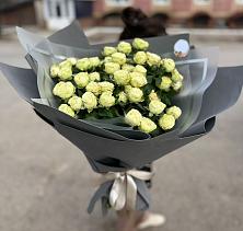 Букет Белые кустовые розы Солинеро в Кипень