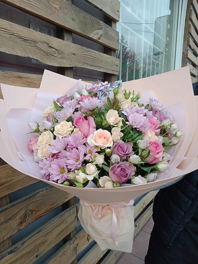 Букет цветов из: Розы и Хризантемы в Кипень