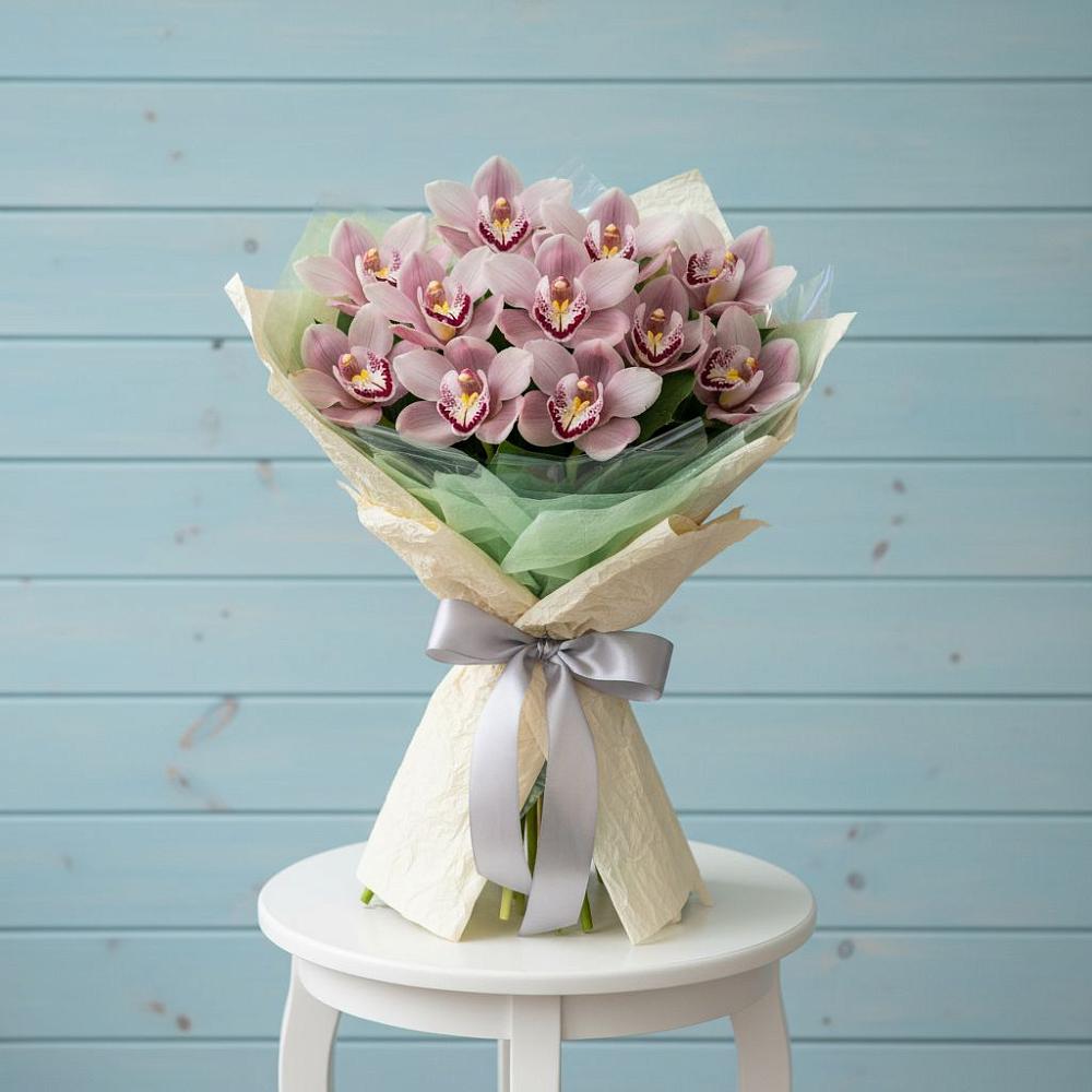 Букет цветов из: Орхидеи и Розы в Кипень