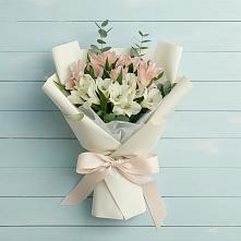 Букет цветов из:  Альстромерии в Кипень