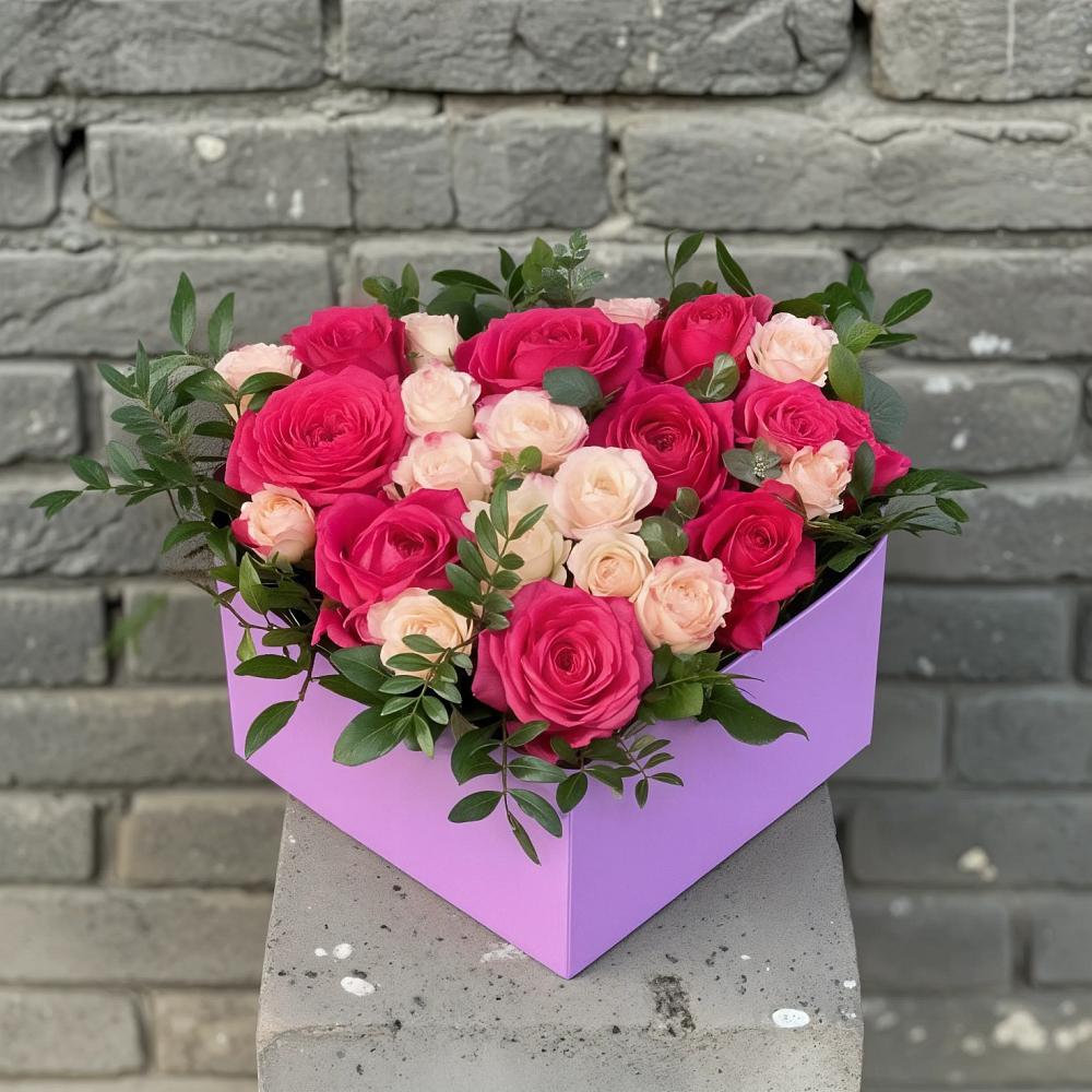 Цветочная композиция из Розы в коробке в Кипень