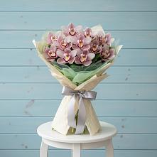 Букет цветов из:  Орхидеи и Розы в Кипень