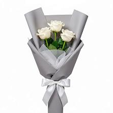 Букет 3 белые розы в Кипень