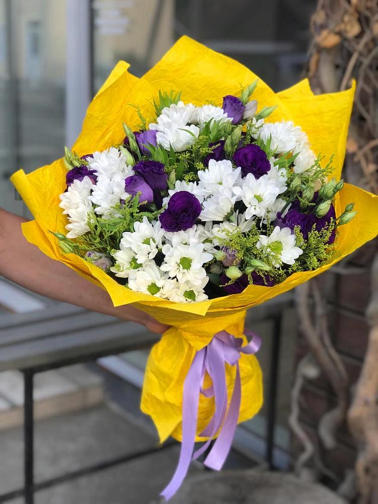 Букет цветов из: Ирисы, Хризантемы и Ромашки в Кипень