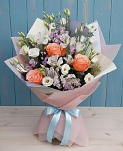 Букет цветов из:  Лизиантусы, Розы, Альстромерии и Гипсофила в Кипень