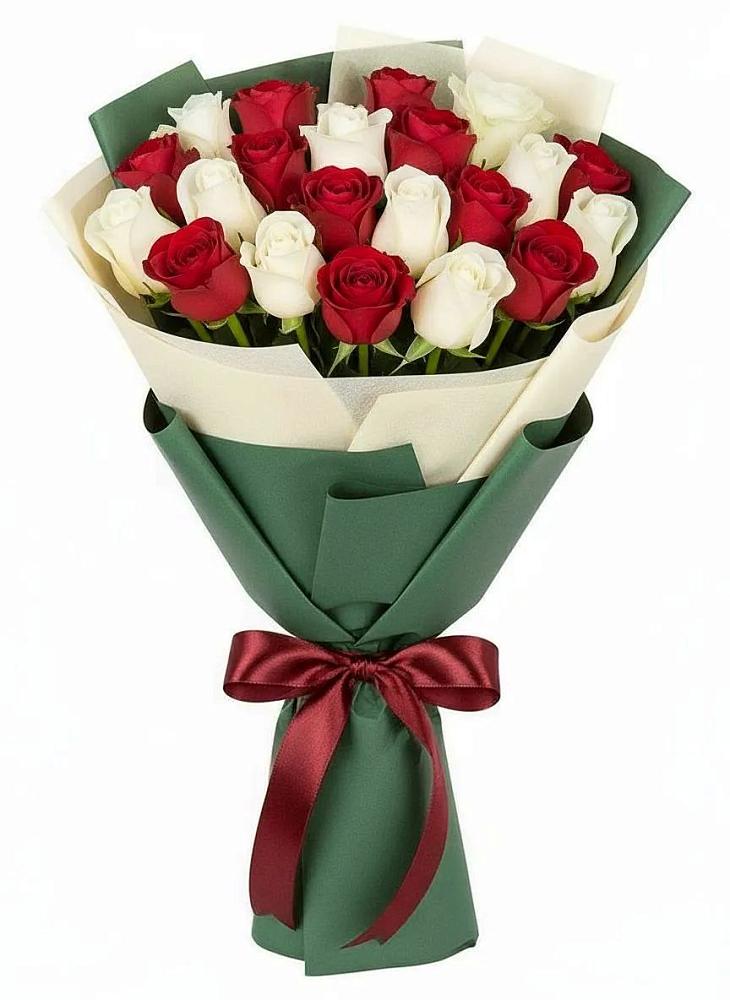 Букет Микс из красных и белых роз в Кипень