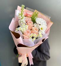 Букет цветов из:  Хризантемы и Розы в Кипень
