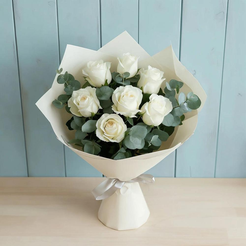 Букет Белые розы в Эвкалипте в Кипень