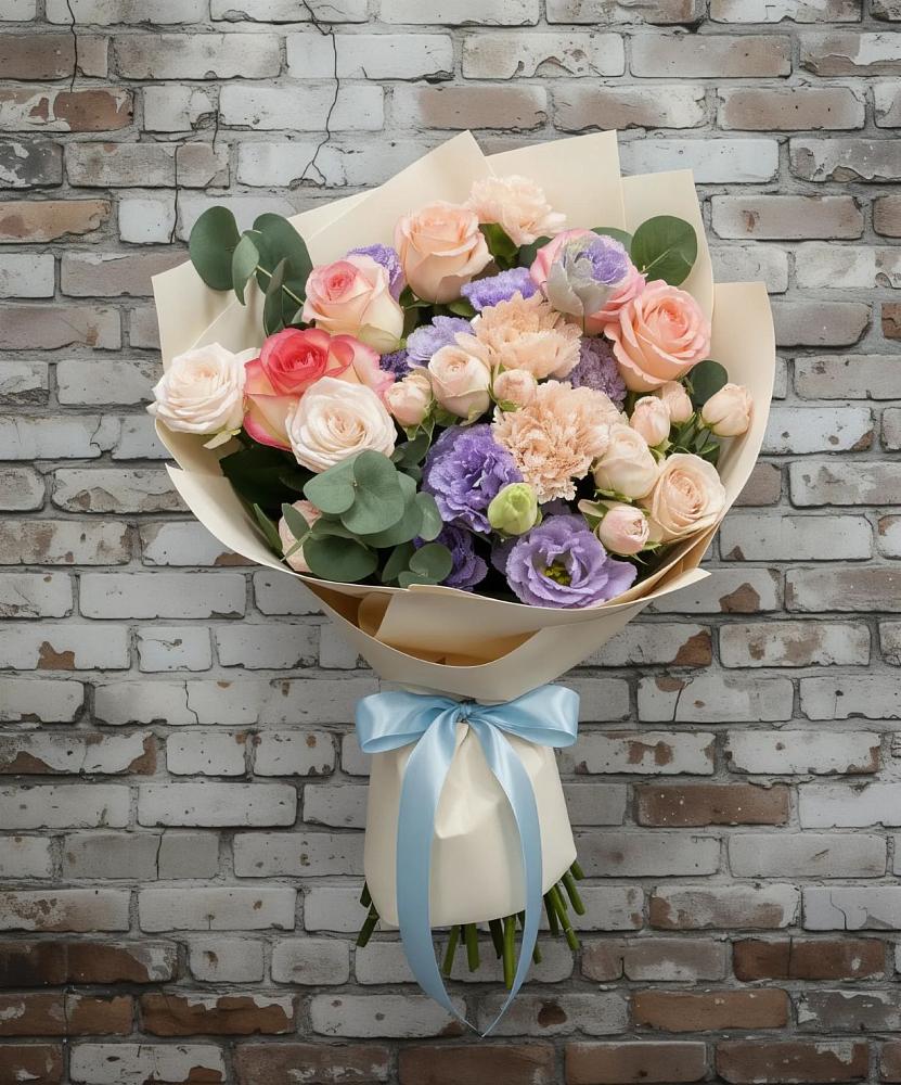 Букет цветов из: Розы, Лизиантусы и Гвоздики в Кипень