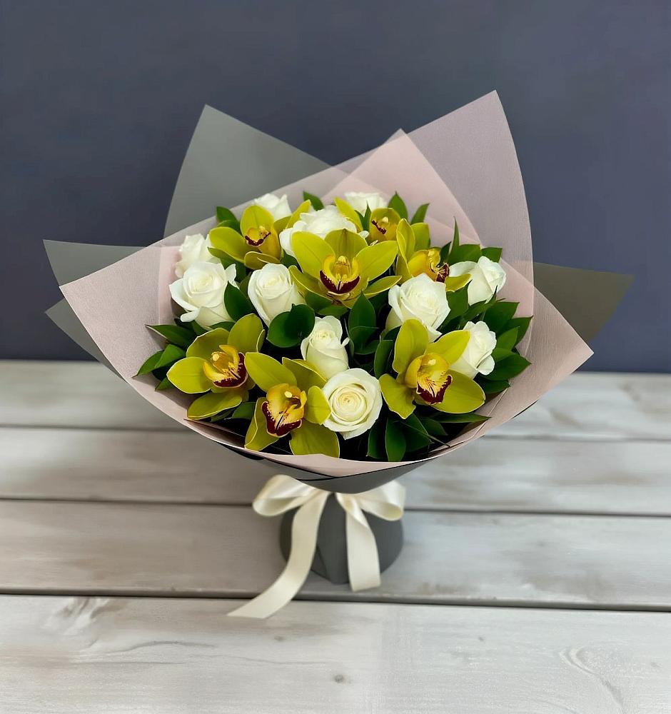 Букет цветов из: Орхидеи и Розы в Кипень