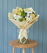 Букет цветов из:  Хризантемы и Розы в Кипень