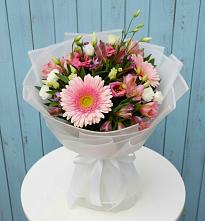 Букет цветов из:  Герберы, Альстромерии и Лизиантусы #REPLACE_PRED# Кипень