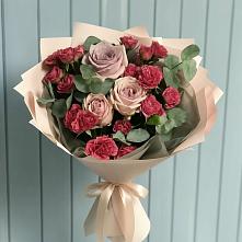 Букет цветов из:  Гвоздики и Розы в Кипень