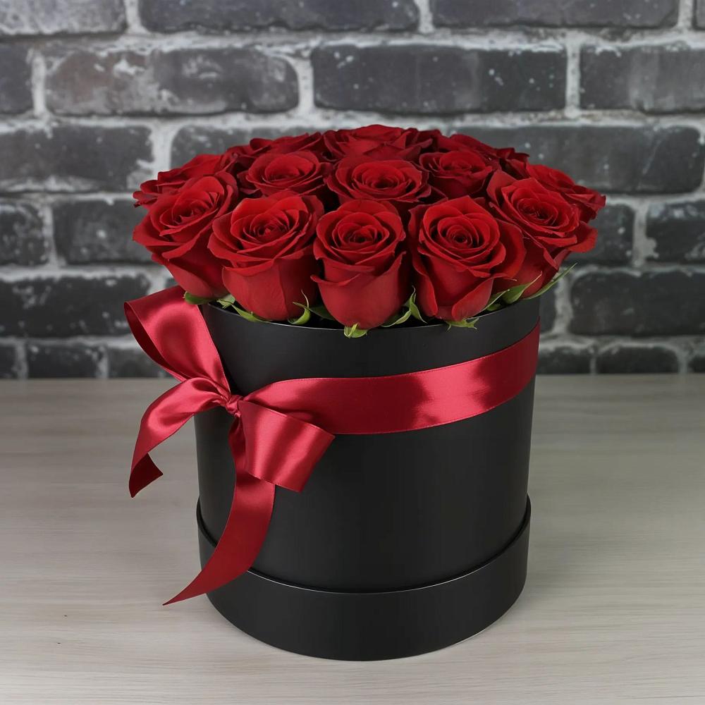 Цветочная композиция из Розы в шляпной коробке в Кипень