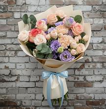 Букет цветов из:  Розы, Лизиантусы и Гвоздики в Кипень