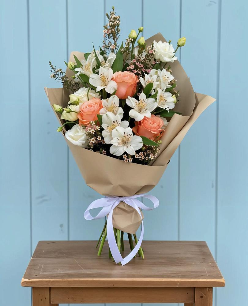 Букет цветов из: Альстромерии, Лизиантусы, Розы и Хризантемы в Кипень