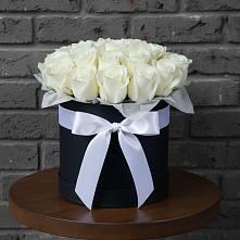 Цветочная композиция из Розы в шляпной коробке в Кипень