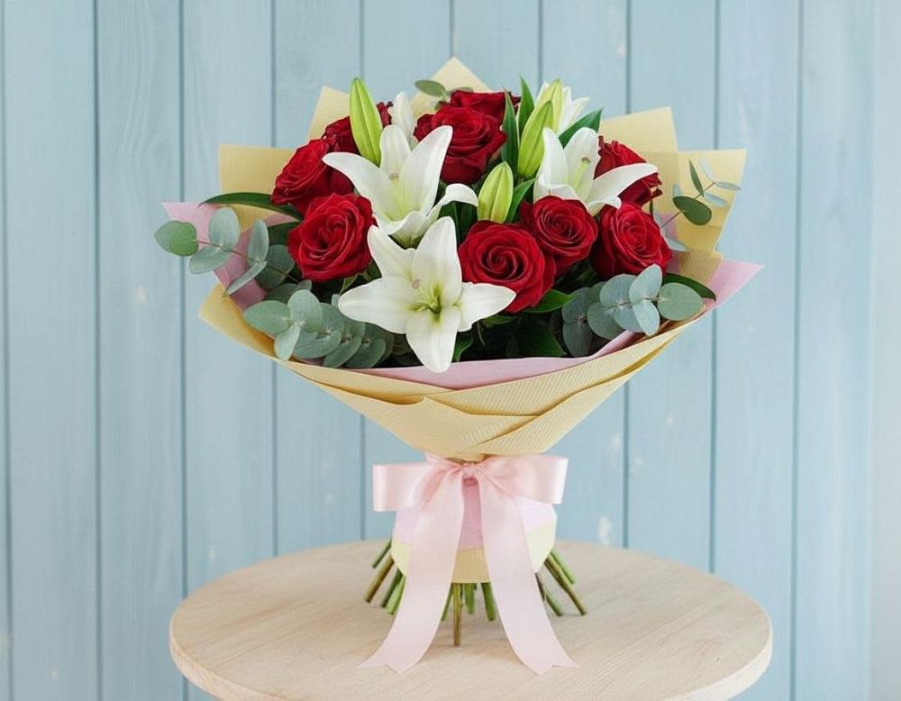 Букет цветов из: Лилии и Розы в Кипень